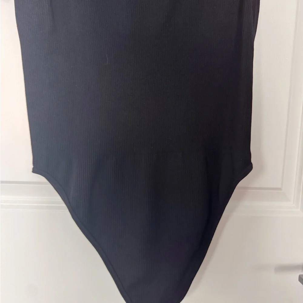 Elegant Black Short Sleeve Bodysuit - Picture 4 of 4